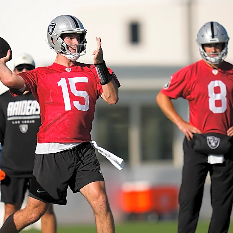 A fired-up Kirk Cousins digs in as Raiders starter while Fernando Mendoza surges in camp