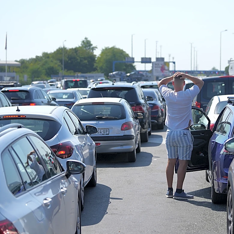 Hourslong waits at Croatia-Serbia border test travelers' resolve in sweltering heat