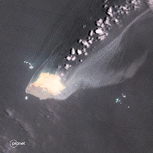 Oil leak spreads from a sanctioned tanker grounded off Oman, images show