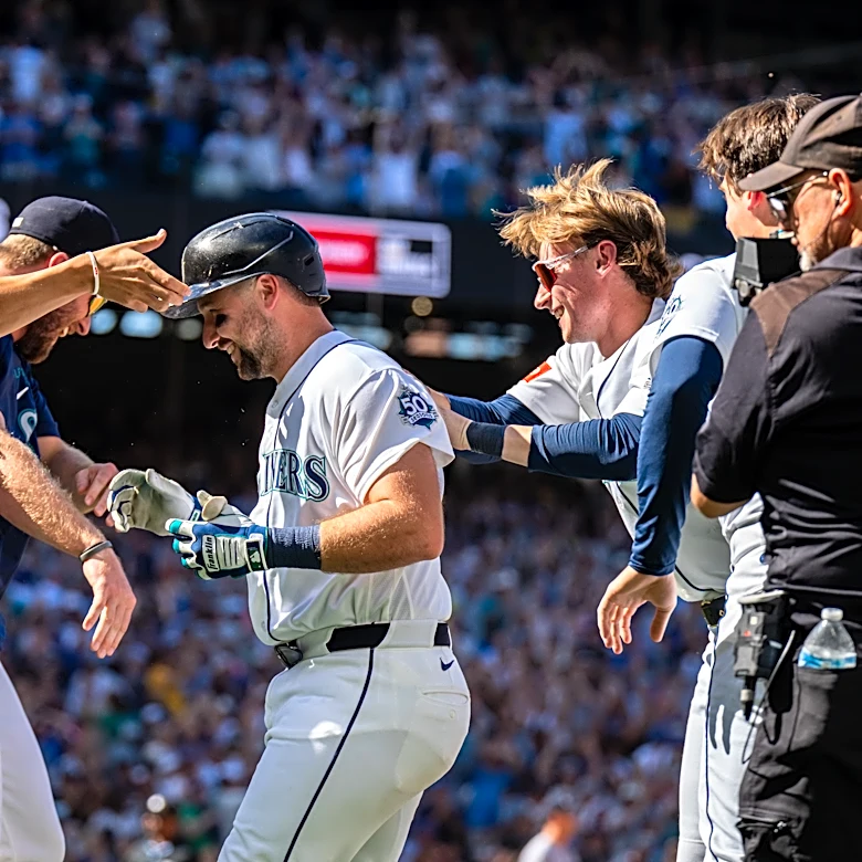 Arozarena scores in 9th as Mariners snap losing streak with 4-3 win over Twins