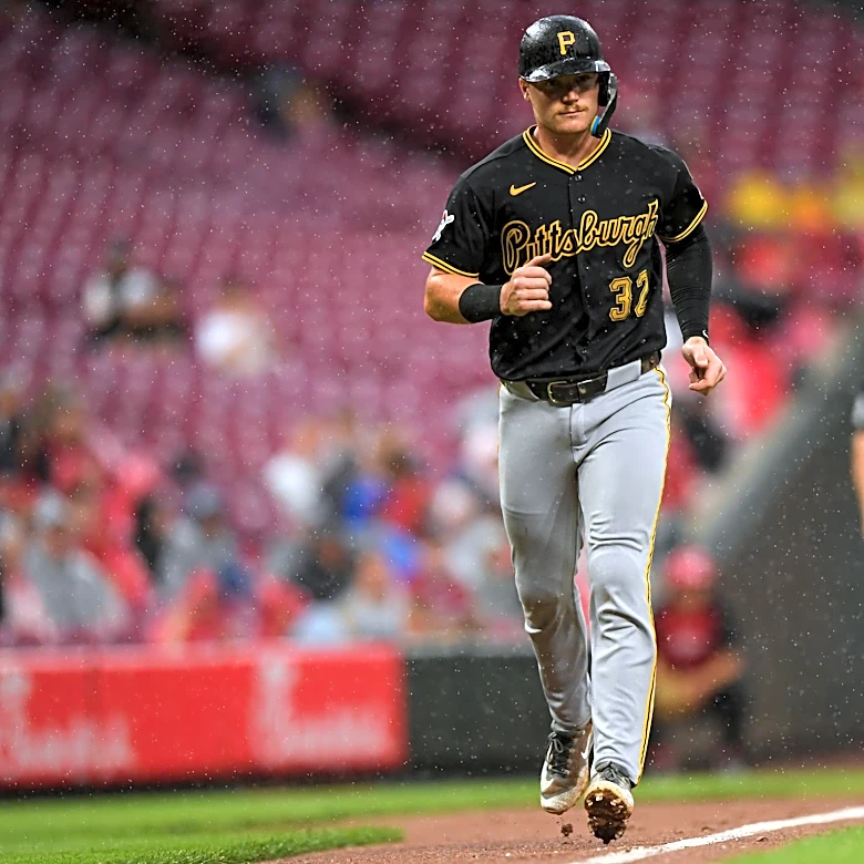 Pirates beat Reds 4-1 to snap four-game losing streak
