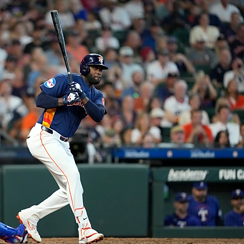 Alvarez ties career high in hits, Peña homers and Astros use 4-run 7th inning to sweep Rangers 7-3