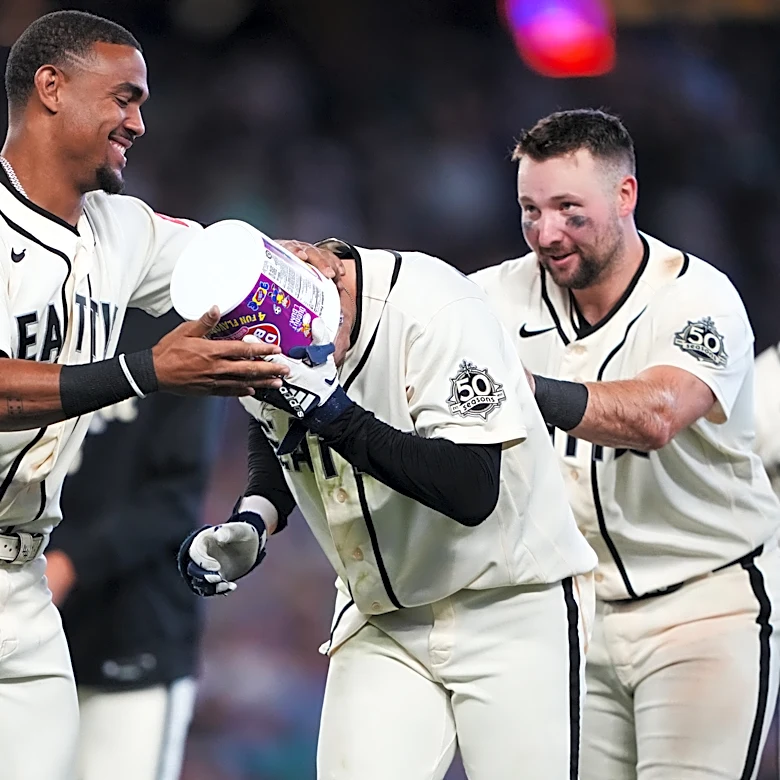Emerson singles in 9th for Mariners' second straight walk-off victory over the Twins