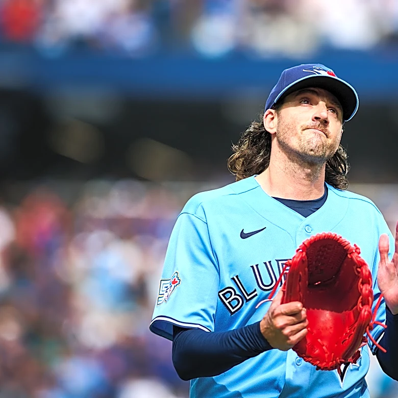 Chicago Cubs acquire right-hander Kevin Gausman in a trade with the Toronto Blue Jays