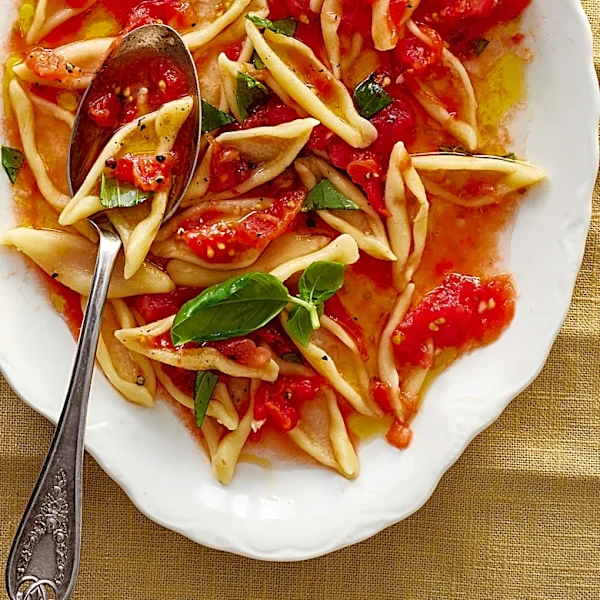 A simple no-cook tomato sauce for peak summer heat, from Meryl Feinstein