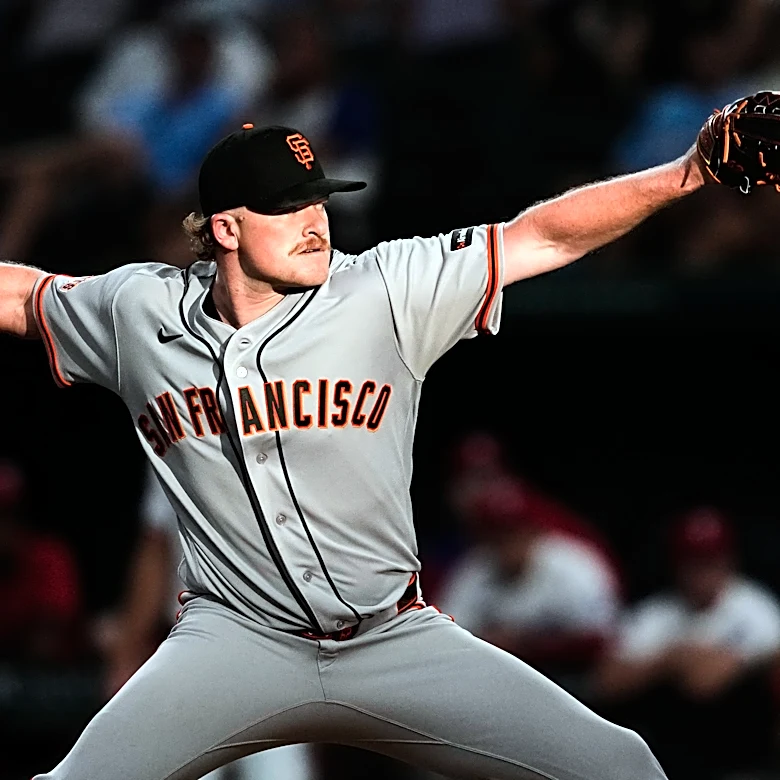 Lee homers twice, Webb tosses 6 shutout innings as Giants deal Rangers 6th straight loss
