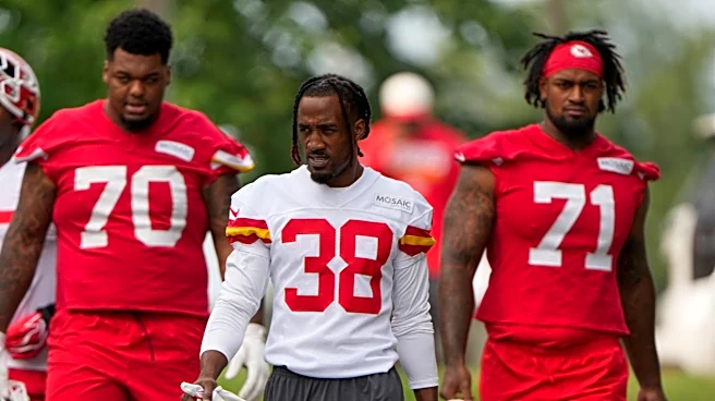 Josh Simmons is back at full speed, providing a key shield for Patrick Mahomes in Chiefs camp