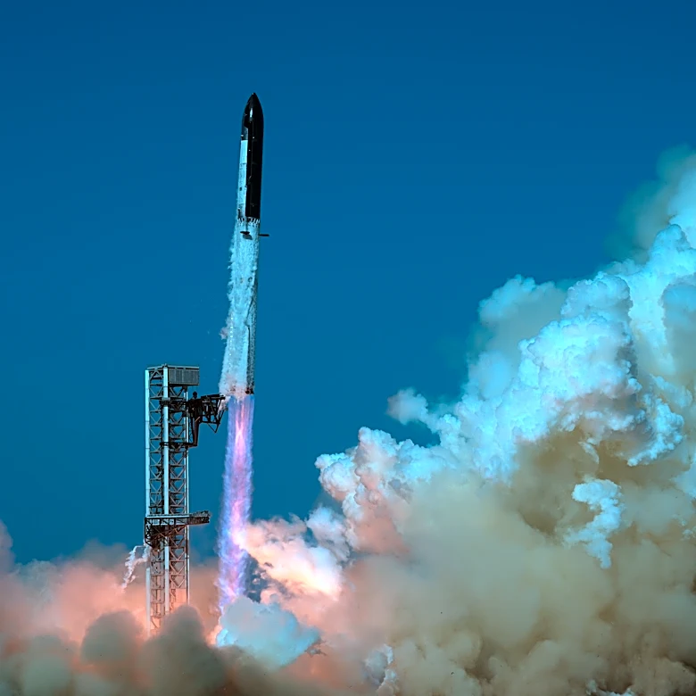 SpaceX shares rise even as company insiders get a chance to sell for the first time
