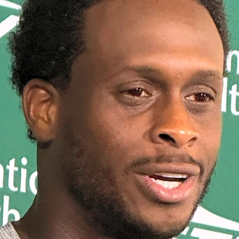 Geno Smith’s red, sun glare-tackling contacts are a sight to see at Jets camp