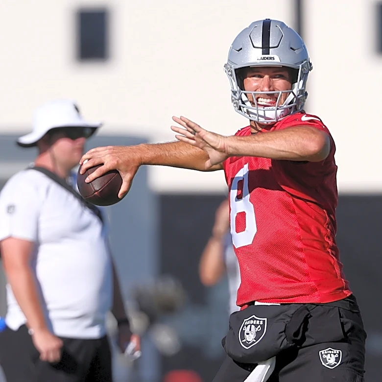 Raiders quarterback Kirk Cousins and Maxx Crosby scuffle late in Friday practice