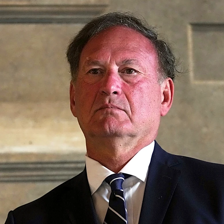 Justice Samuel Alito confirms he's staying on the Supreme Court for another term