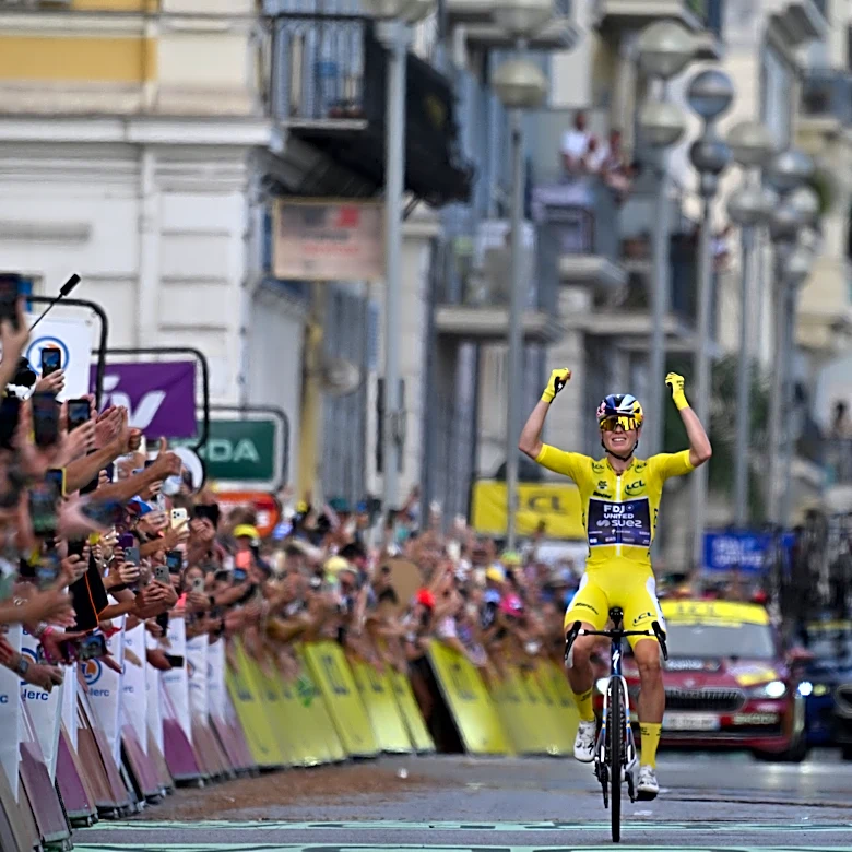 Demi Vollering wins the Women’s Tour de France for the second time and also takes final stage