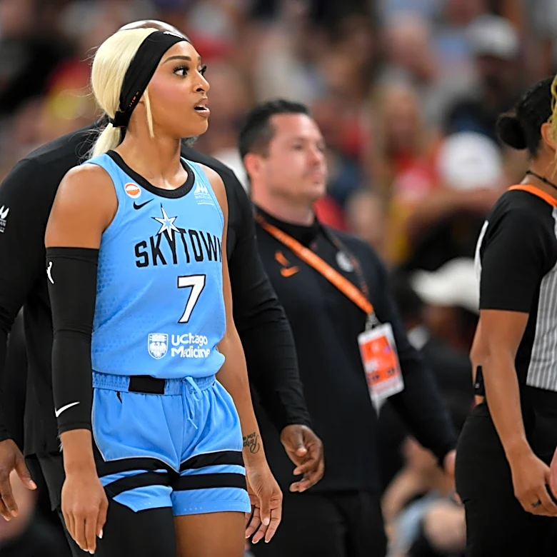 Sky's Carrington says she never claimed that the Flagrant 2 foul on her was white privilege