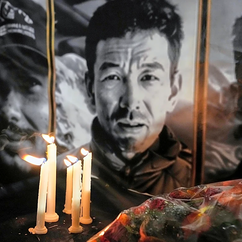 Candlelight vigil in Islamabad honors 10 climbers killed on Broad Peak