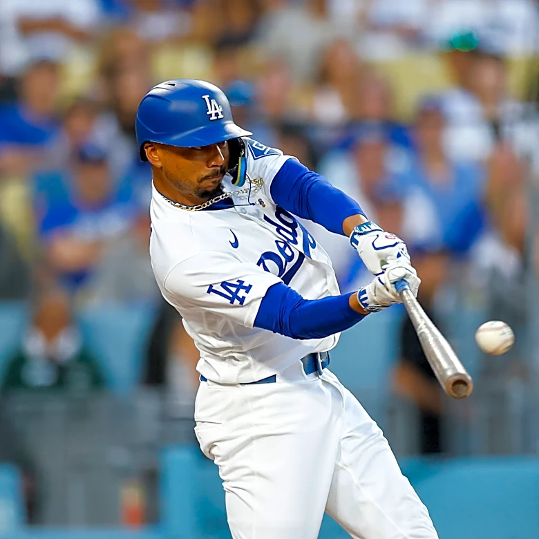 Max Muncy’s 10th-inning single lifts the Dodgers past the Royals 5-4