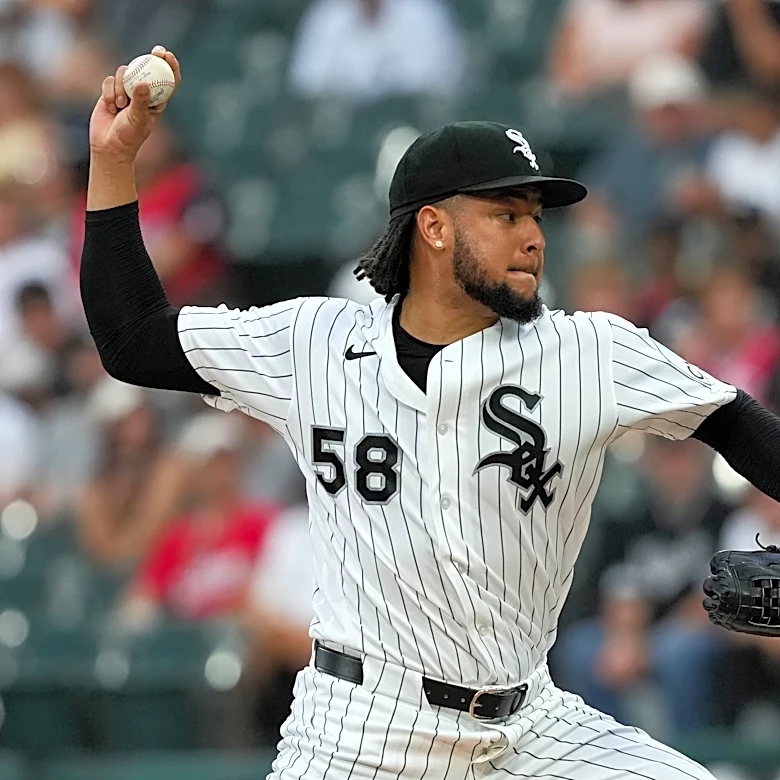 Luis Castillo strikes out 10 as the Chicago White Sox blank the Cincinnati Reds 5-0