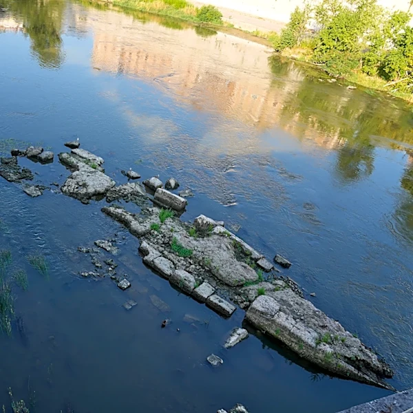 Nero’s Bridge emerges from Tiber River as Rome faces water crisis