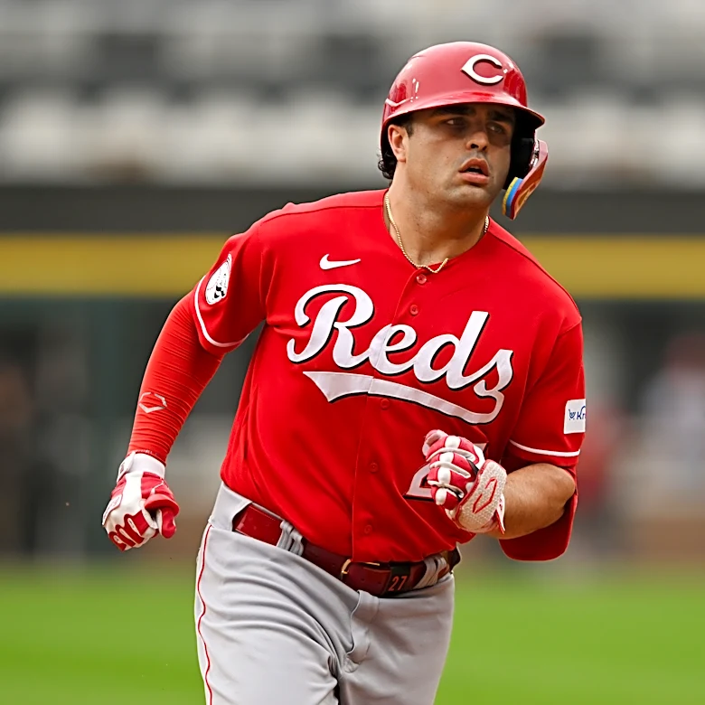 Sal Stewart homers as Reds hold off Chicago White Sox for a 9-8 win
