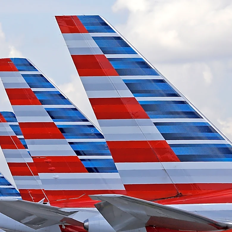 2 planes with the same flight number avoid possible disaster thanks to quick-thinking controller