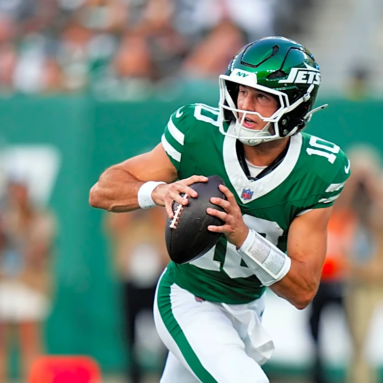 Cade Klubnik starts, leads Jets to 2 scores in debut. Geno Smith sits with sore foot, AP source says