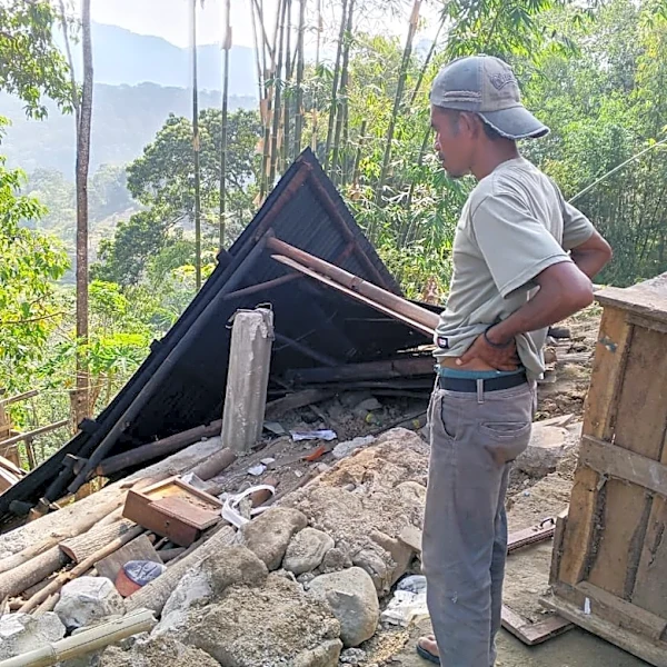 Magnitude 7.7 earthquake strikes off Indonesia's coast, toppling buildings and killing at least 2