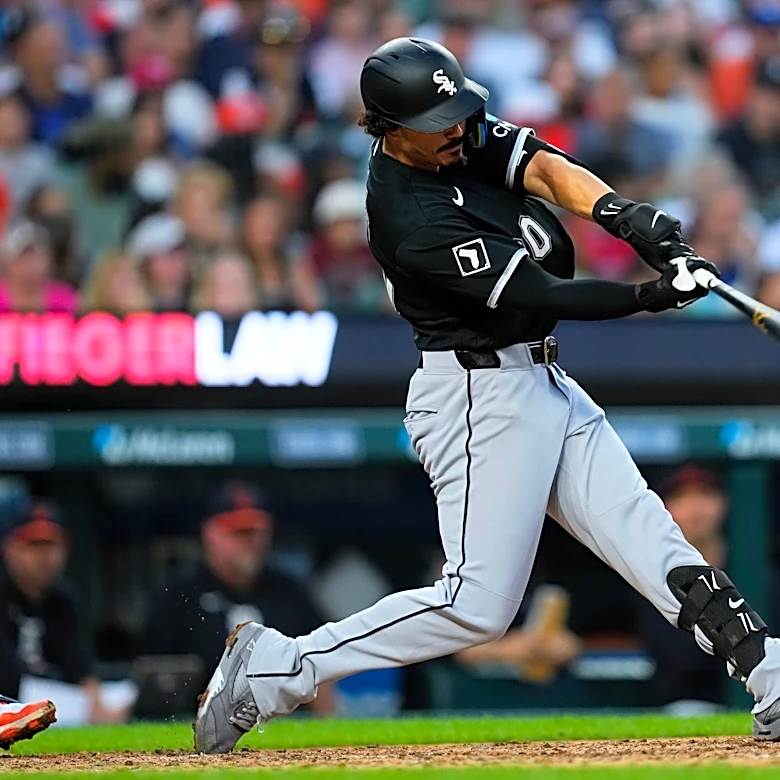 Vargas hits 2 HRs, Peters and Murakami power five-run inning to lift White Sox over Tigers 9-5