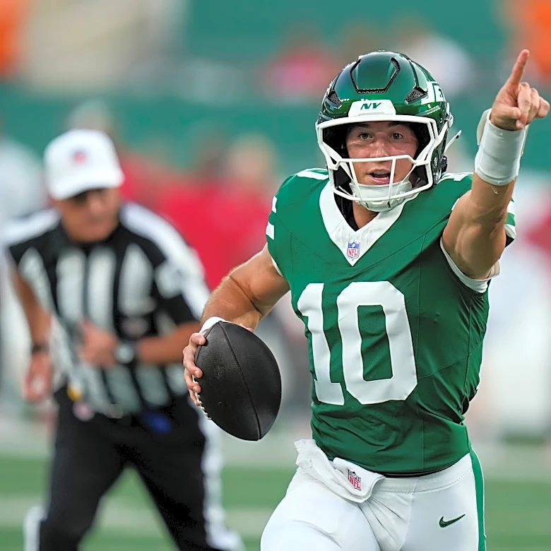 Rookie Cade Klubnik leads 2 scoring drives after Geno Smith is scratched in Jets' 24-16 loss to Bucs