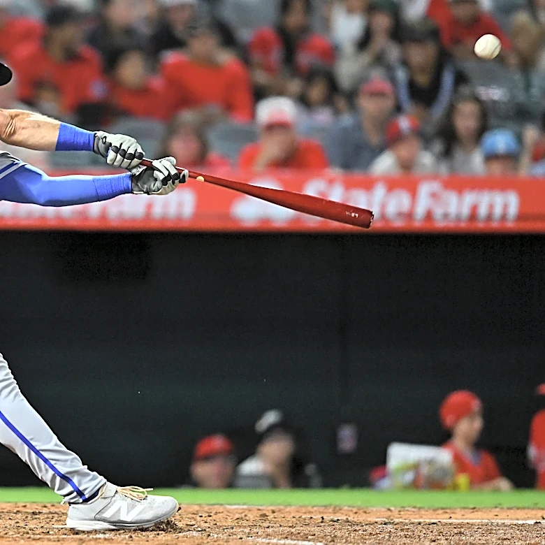 Royals beat the Angels 7-6 to snap 4-game losing streak