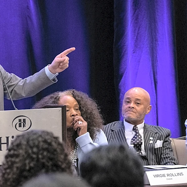 Democrats disagree over abolishing or reforming ICE at DNC meeting