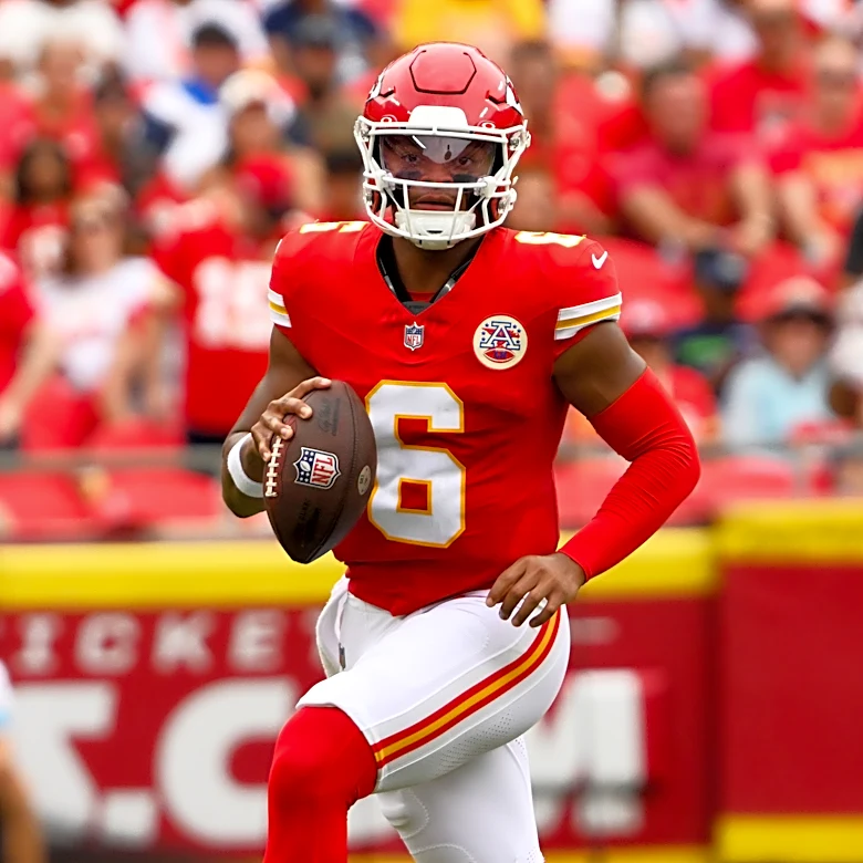 Vet Justin Fields solid for Chiefs, rookie Ty Simpson sharp as Rams rally for 20-12 preseason win