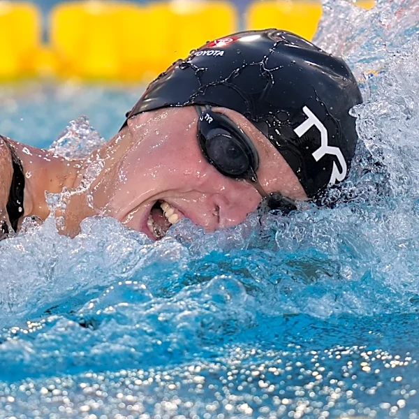 Lani Pallister stuns Katie Ledecky with her first international 800 free loss at Pan Pacs