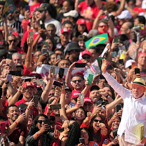 Brazil's Lula and Flávio Bolsonaro return to their strongholds to kick off presidential campaigns