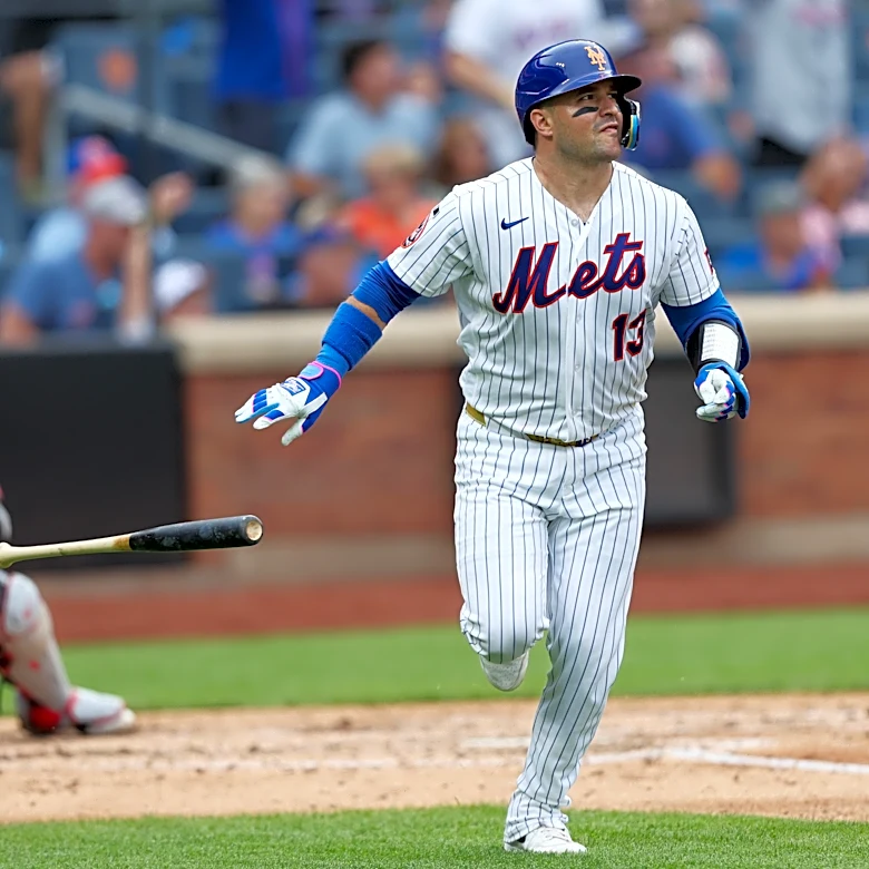 Scott pitches into 7th, helps Mets past Nats for sweep