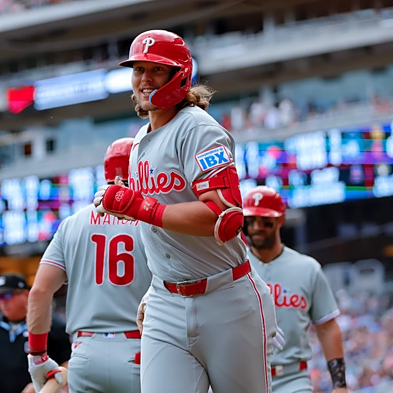 De La Cruz hits go-ahead single, Phillies overcome five-run deficit to beat Minnesota 7-5