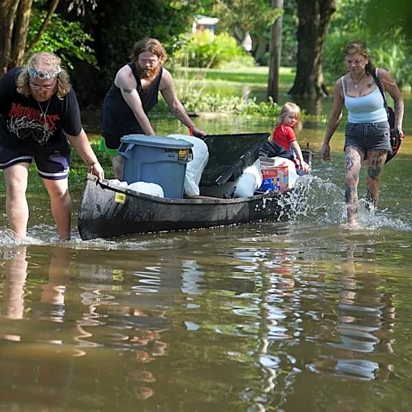 Flooding risk remains as storms move from the Midwest to the mid-Atlantic
