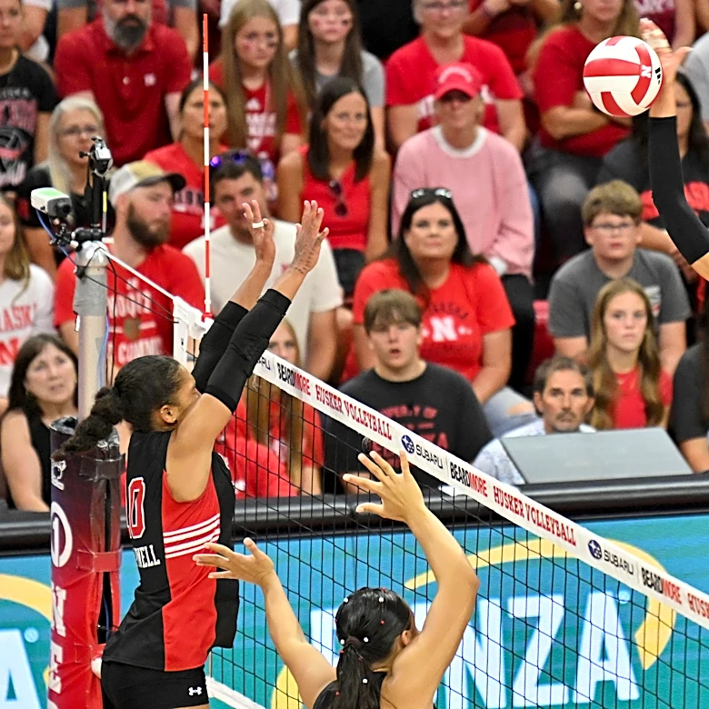 Fox Sports will broadcast 35 women's volleyball matches, including 8 on Fox
