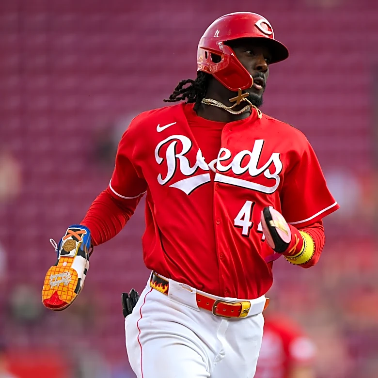 De La Cruz's 1st career walk-off hit in 10th gives Reds 6-5 win over Cardinals to split doubleheader