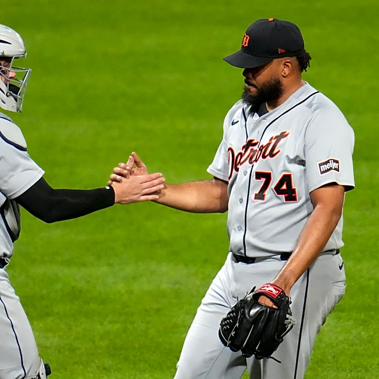 McGonigle homers as Tigers beat Pirates 8-5 and move into a tie for the last AL wild-card spot