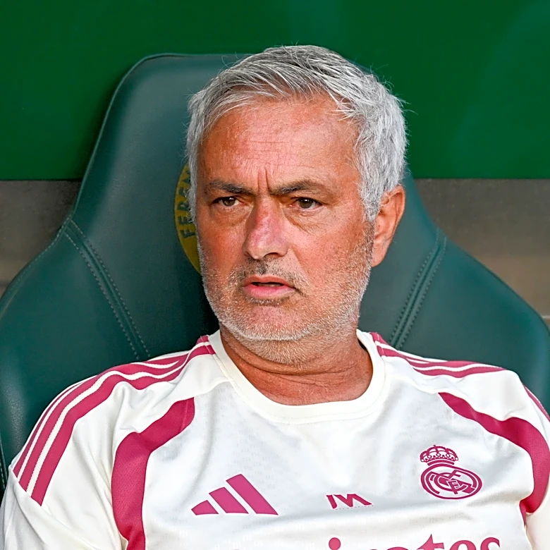 Real Madrid officially presents José Mourinho in a closed-door ceremony