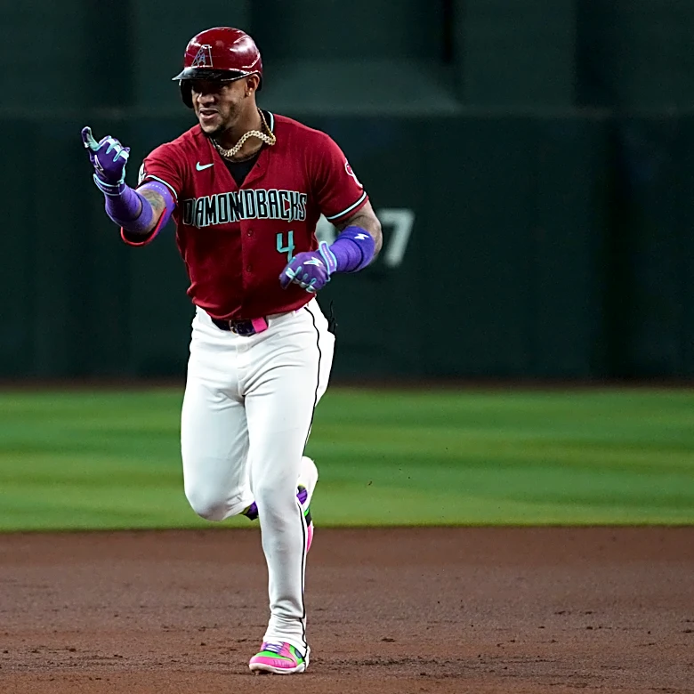 D-backs manager Lovullo: Marte returns to Phoenix for knee testing, hopeful he can play again in '26