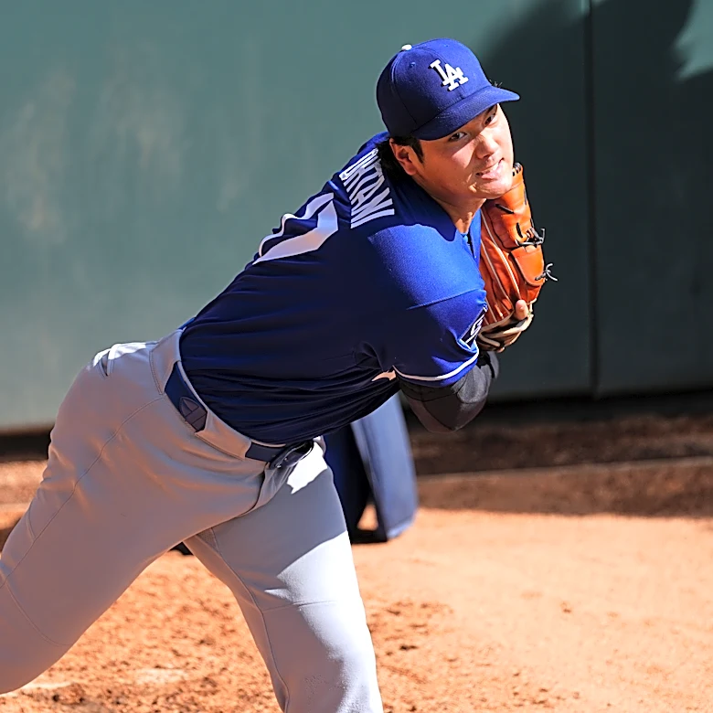 Dodgers place Edwin Diaz on IL with neck inflammation and Shohei Ohtani throws bullpen