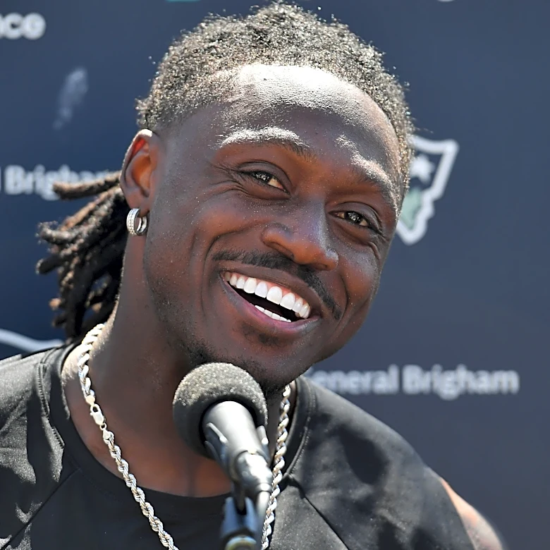 Among his former teammates again, Patriots' Brown says he's moved on from sour departure from Philly