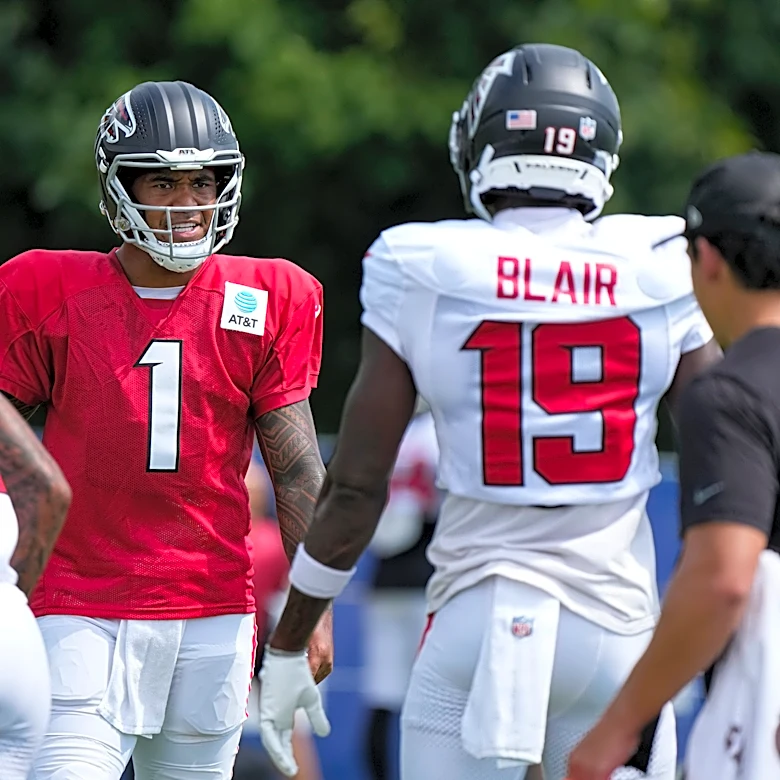 Colts' Keenan Allen and Falcons' Za'Darius Smith sit out the teams' first joint practice
