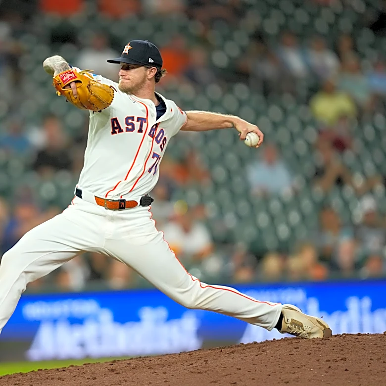 Pecko fans 4 in MLB debut, Vázquez hits 7th homer as the Astros beat the Angels 3-2