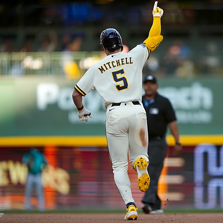 Garrett Mitchell and Gary Sánchez help Brewers score 6 in 1st inning and beat Mariners 7-4