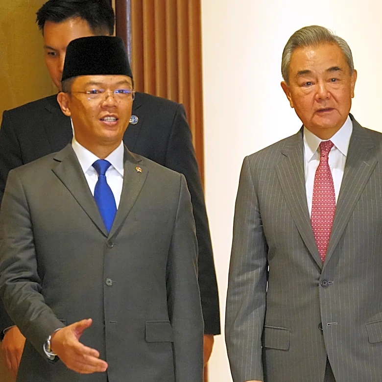 Indonesia and China discuss increasing defense cooperation and energy security
