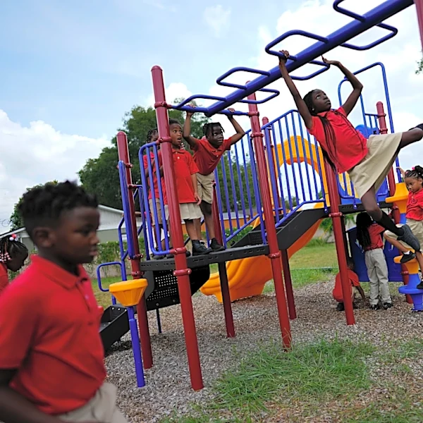 How to help your kids make friends at a new school