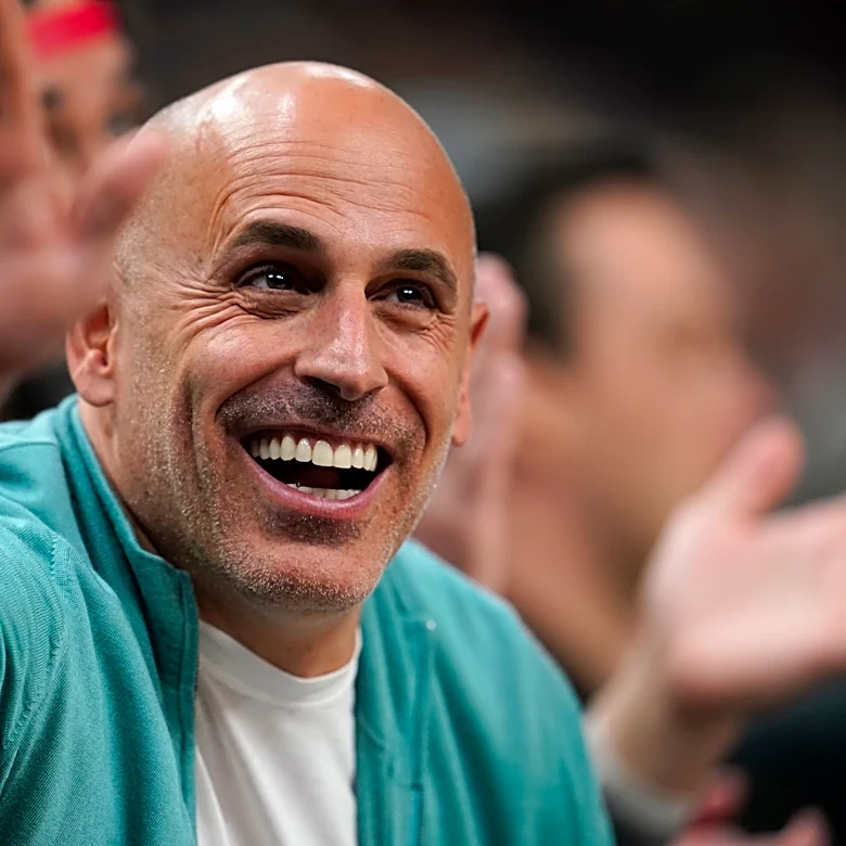 T-wolves, Lynx co-owner Lore agrees to sell his controlling stake at a $4.5B value, AP source says