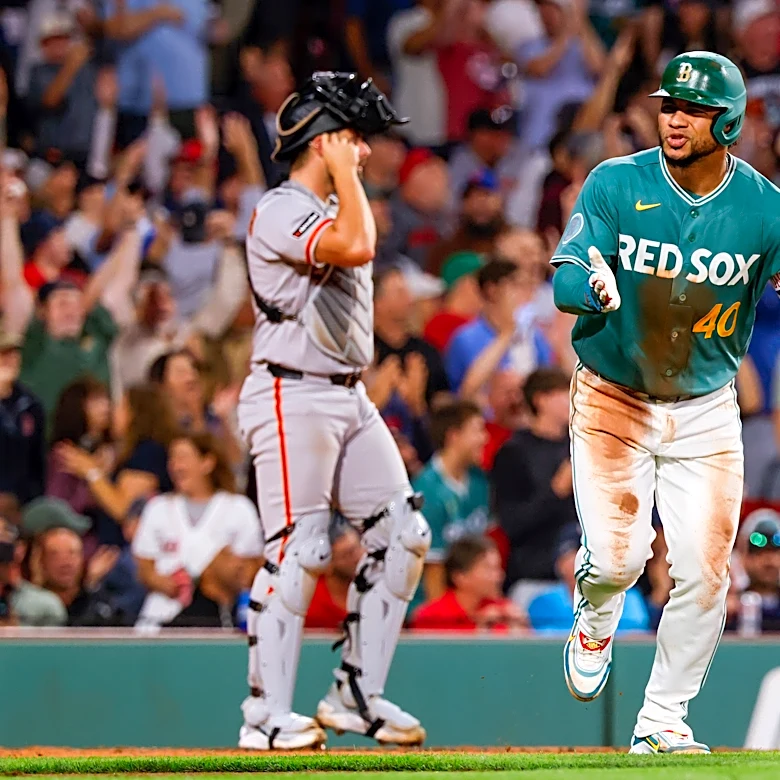 Willson Contreras hits 3-run homer, Red Sox outlast Giants 6-4 in Rafael Devers' return to Fenway
