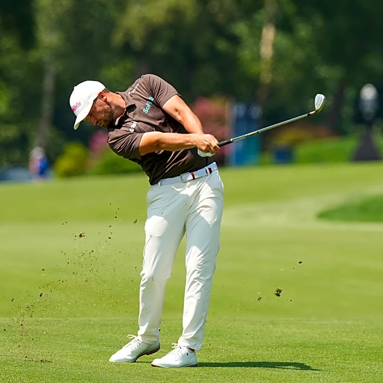 Wyndham Clark pulls away for 5-shot lead at Bellerive over McIlroy and Cantlay